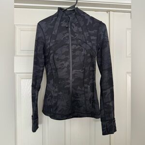 Lululemon Women's Full-Zip Camo Black  Camo Jacket Size 6